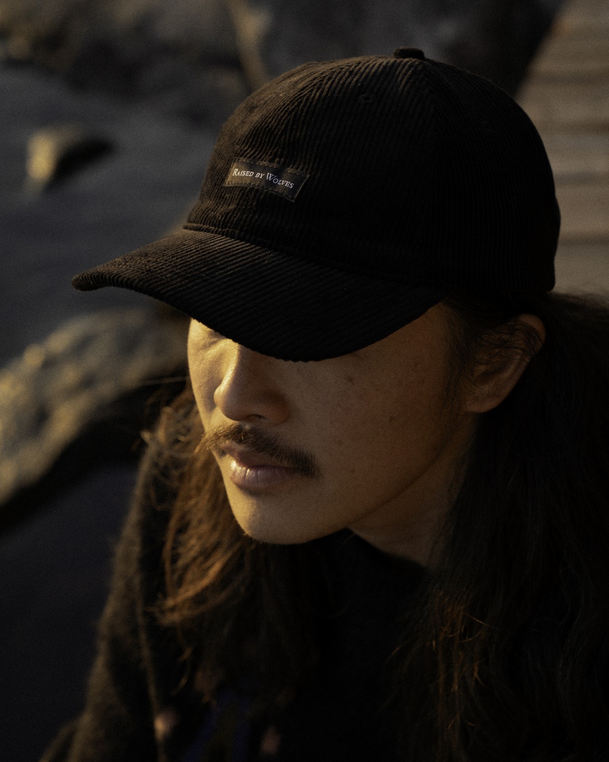 ��RAISED BY WOLVES/�쥤���ɥХ�����֥���CORDUROY HAT ���ȥ�åץХå�����å� / BLACK