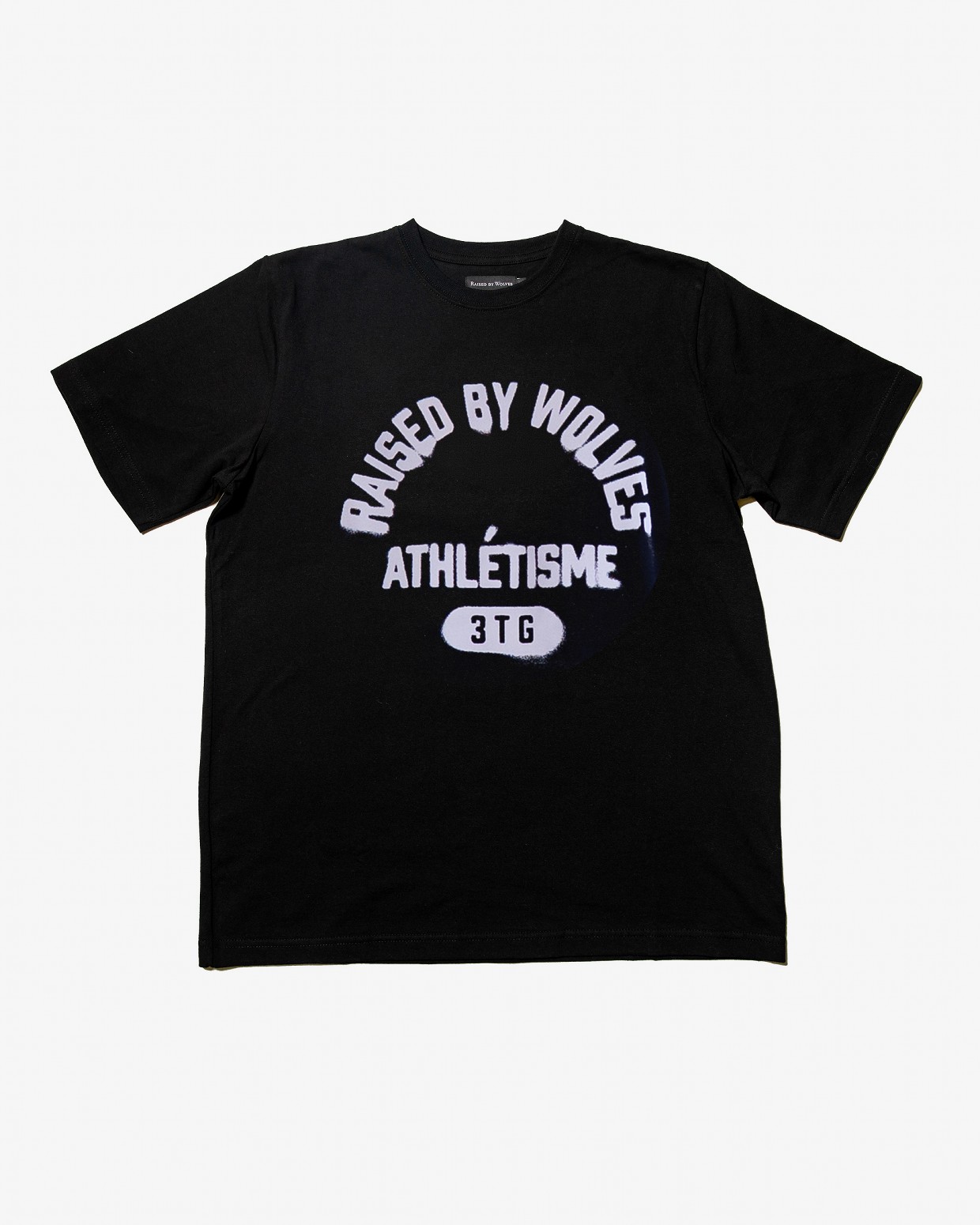 ��RAISED BY WOLVES/�쥤���ɥХ�����֥���ATHLETIQUE TEE T����� / BLACK