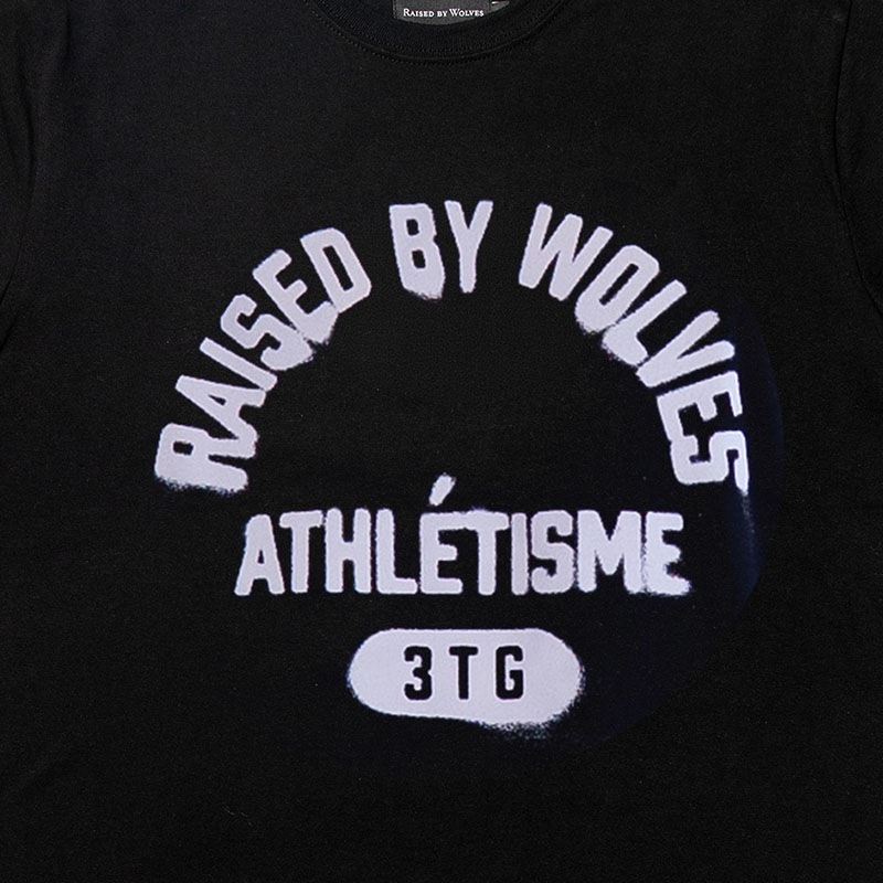 ��RAISED BY WOLVES/�쥤���ɥХ�����֥���ATHLETIQUE TEE T����� / BLACK