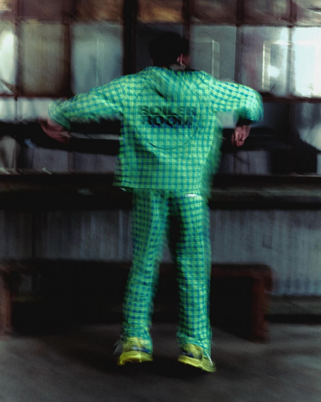 ��PLEASURES/�ץ쥸�㡼����BOILER ROOM��PRACTICE HOODED JACKET ���㥱�å� / NEON