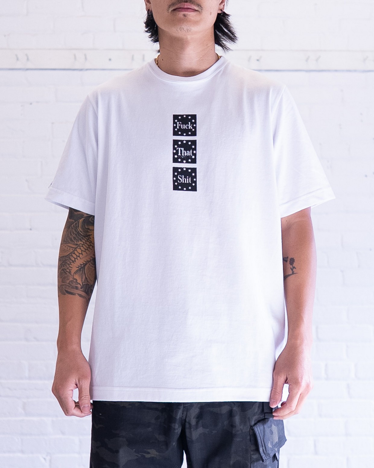 ��RAISED BY WOLVES/�쥤���ɥХ�����֥���FTS TEE T����� / WHITE