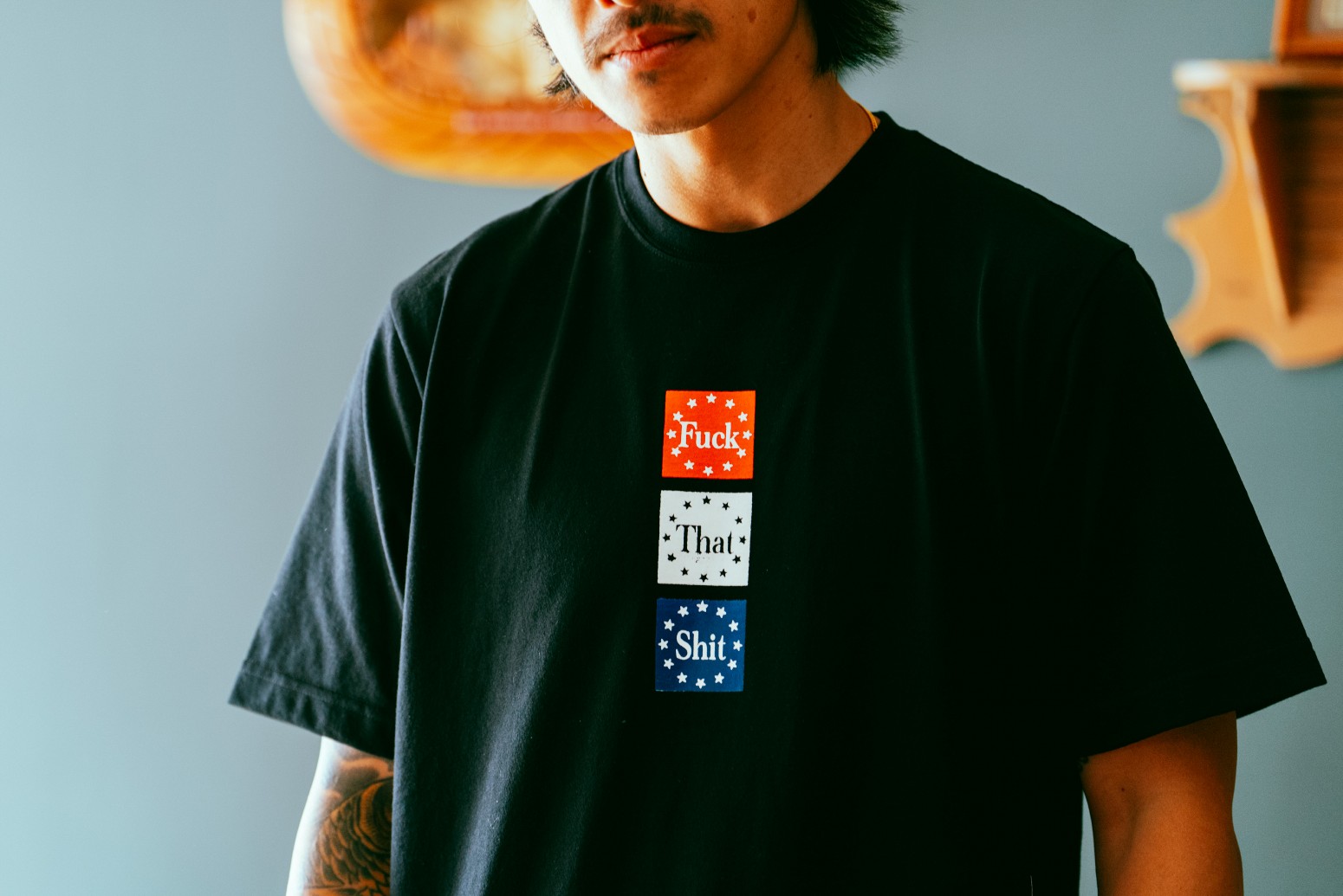 ��RAISED BY WOLVES/�쥤���ɥХ�����֥���FTS TEE T����� / BLACK