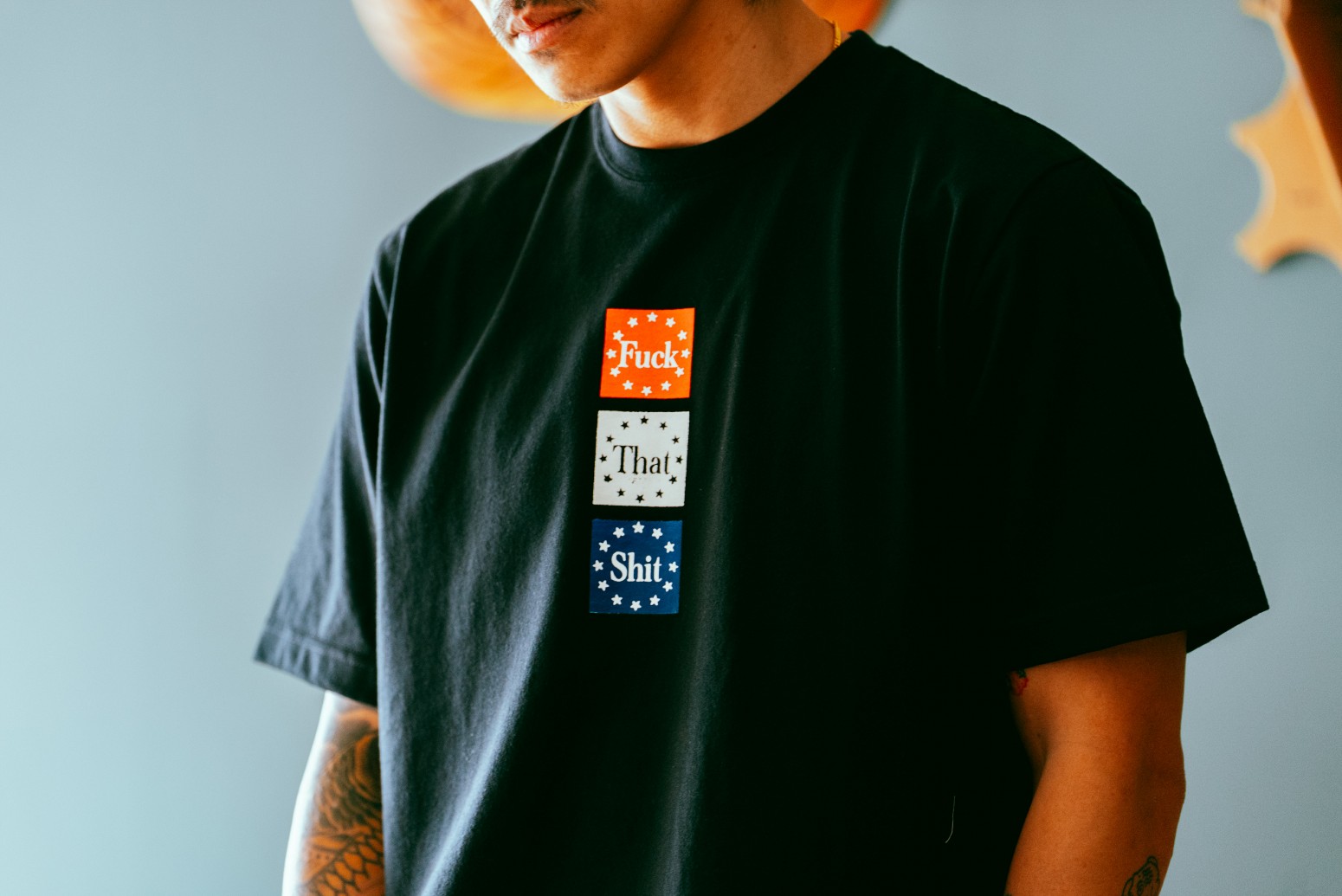 ��RAISED BY WOLVES/�쥤���ɥХ�����֥���FTS TEE T����� / BLACK