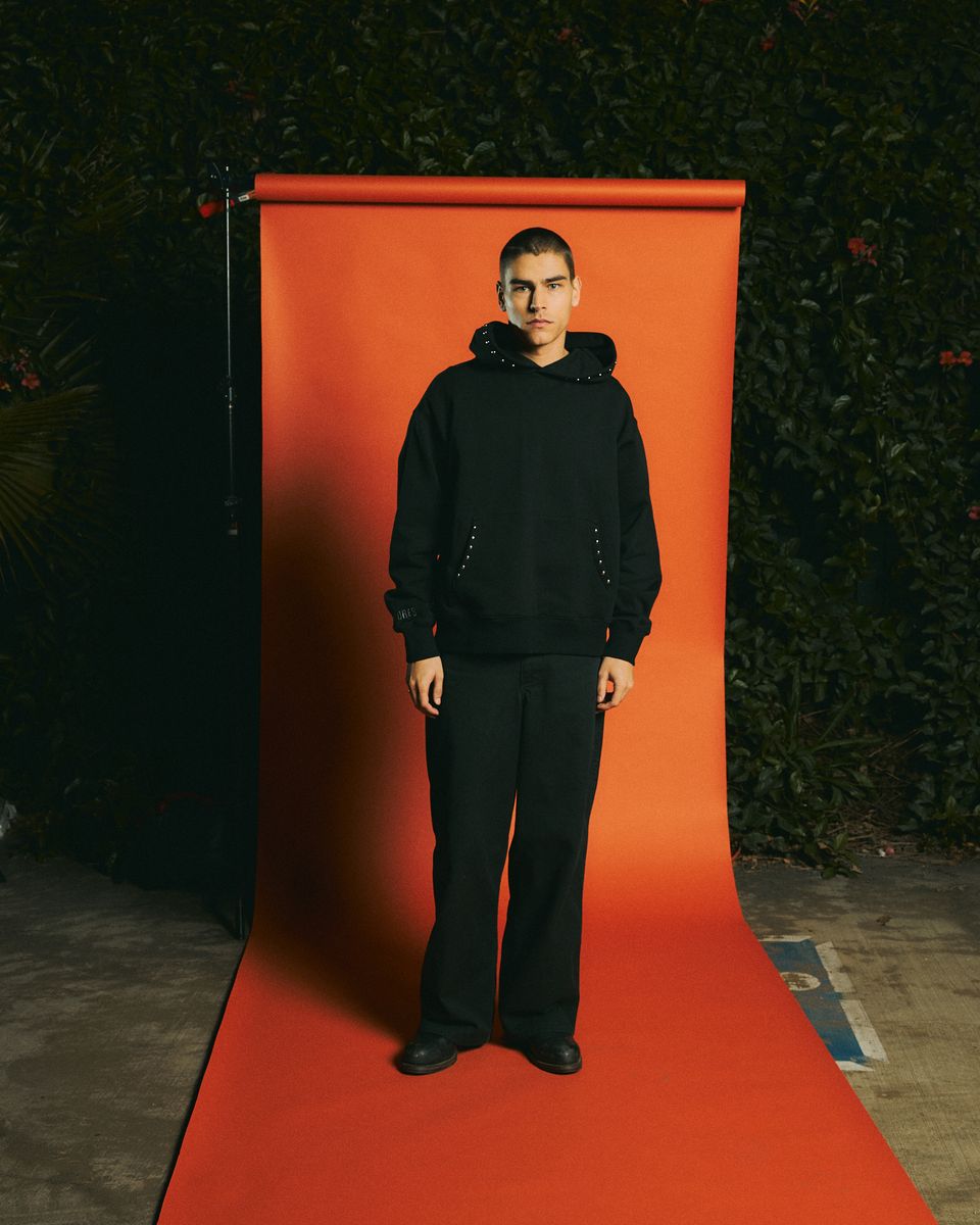 ��PLEASURES/�ץ쥸�㡼����DAFT PUNK/���եȡ��ѥ󥯡�LUCKY STUDDED HOODIE �С����� / BLACK