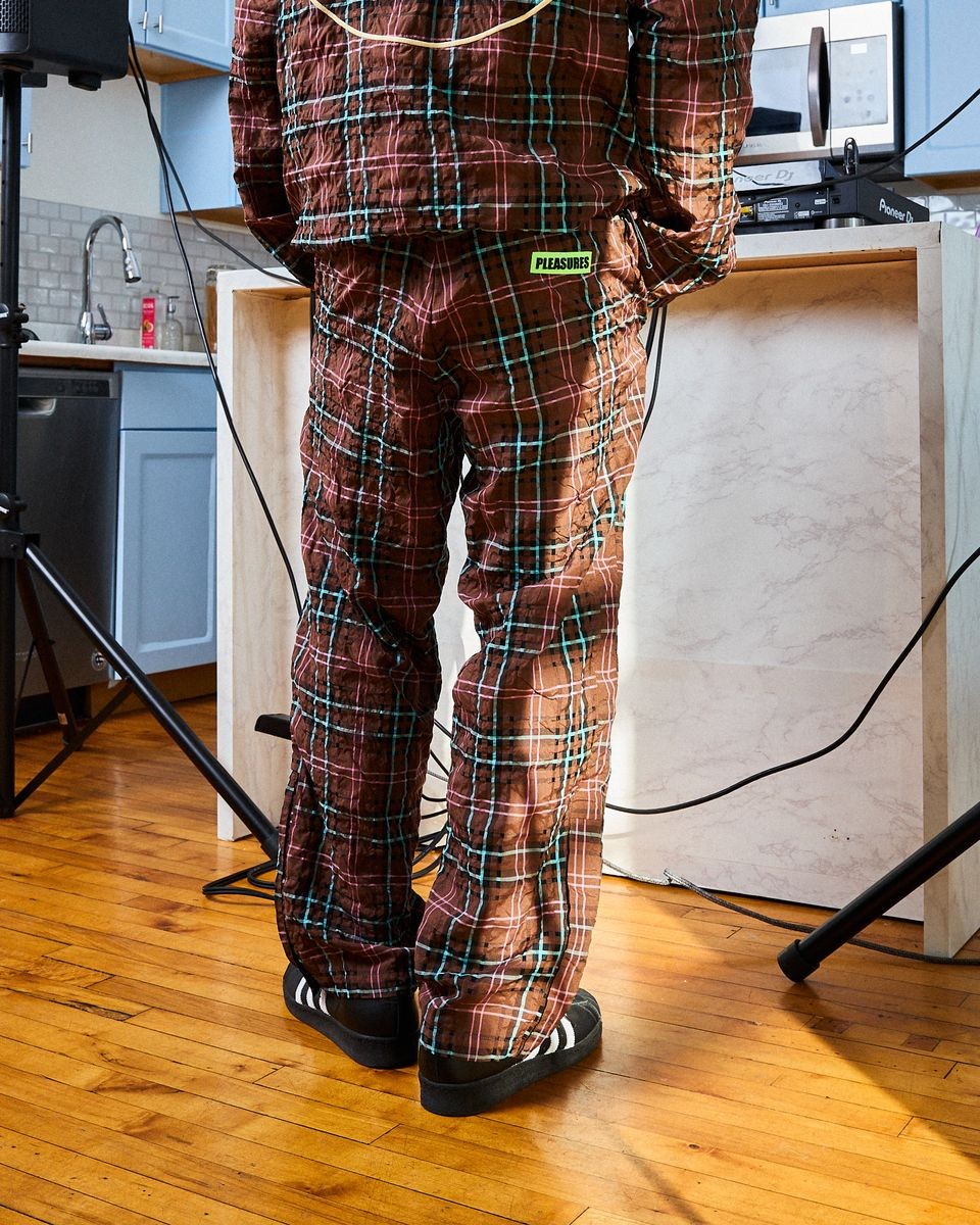 ��PLEASURES/�ץ쥸�㡼����BOILER ROOM��PRACTICE TRACK PANTS �ȥ�å��ѥ�� / BROWN