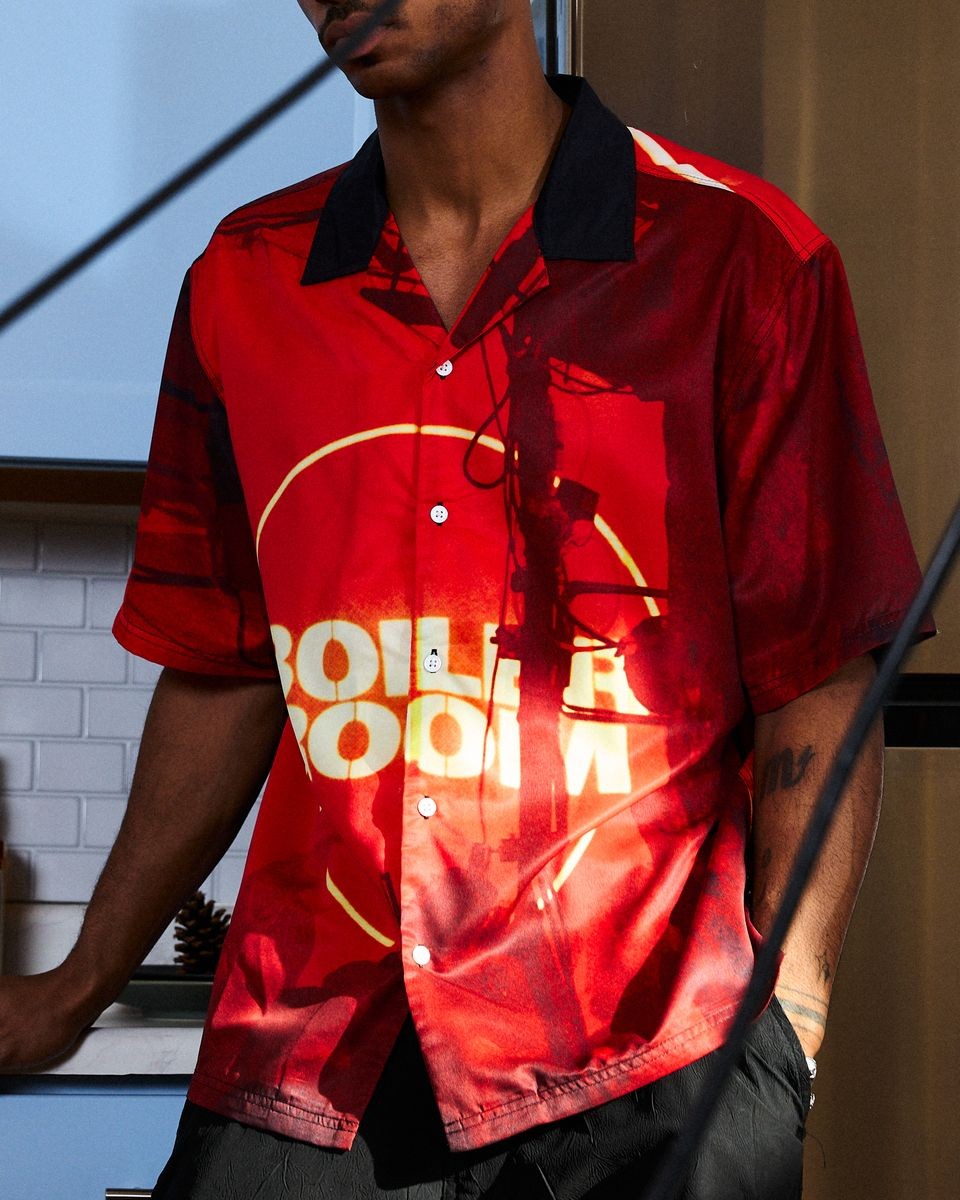 ��PLEASURES/�ץ쥸�㡼����BOILER ROOM��VENUE BUTTON UP Ⱦµ����� / RED