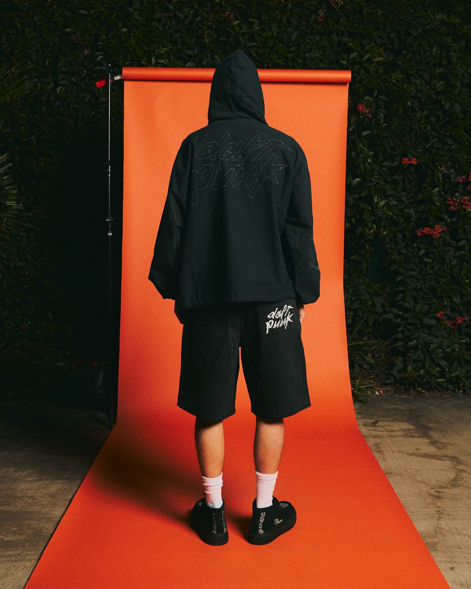 ��PLEASURES/�ץ쥸�㡼����DAFT PUNK/���եȡ��ѥ󥯡�DIGITAL ZIP PONCHO HOODIE �С����� / BLACK