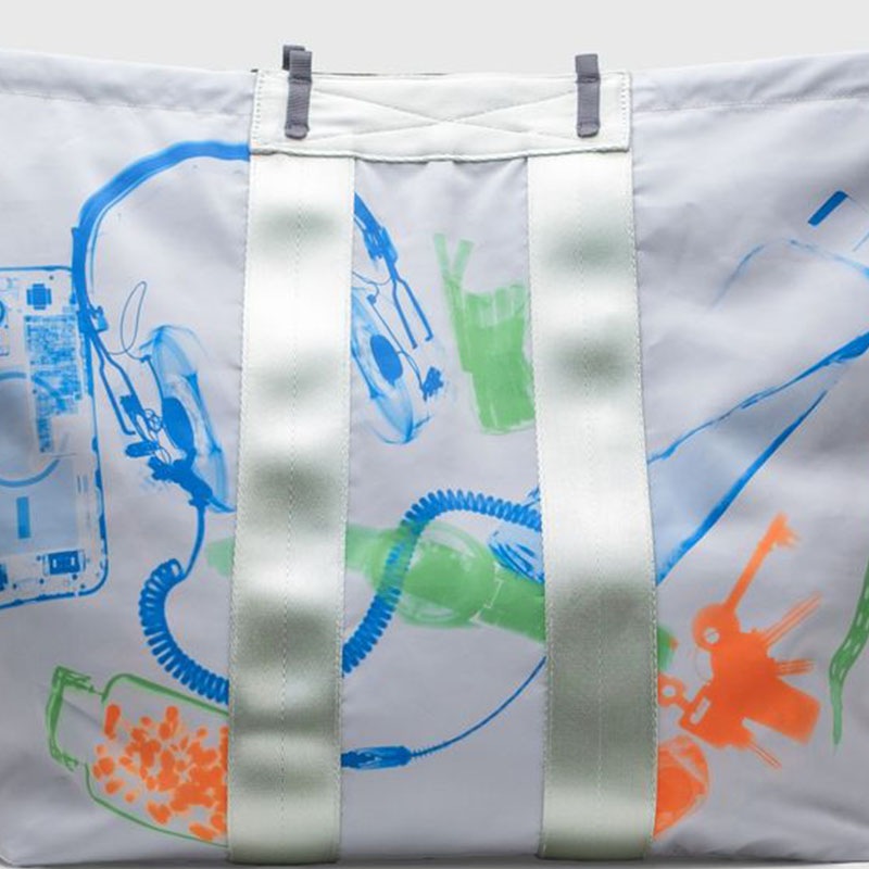 ��PLEASURES/�ץ쥸�㡼����TOPOLOGIE��TOPOLOGIE SUMMIT REVERSIBLE TOTE �Хå� / BLACK / GRAY