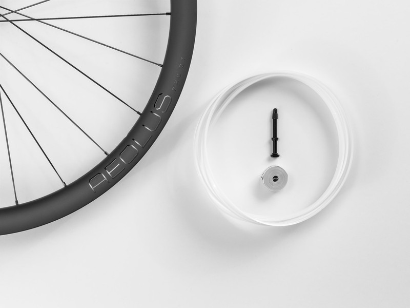 Bontrager ボントレガー Aeolus Pro 37 TLR ディスク Rear, Shimano