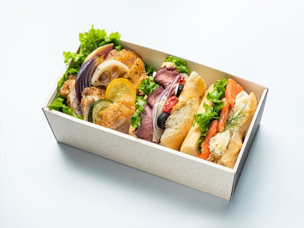 【L'apiミールボックス03】サーモンサンド&豊西牛のローストビーフサンド＆悠然どりのグリル