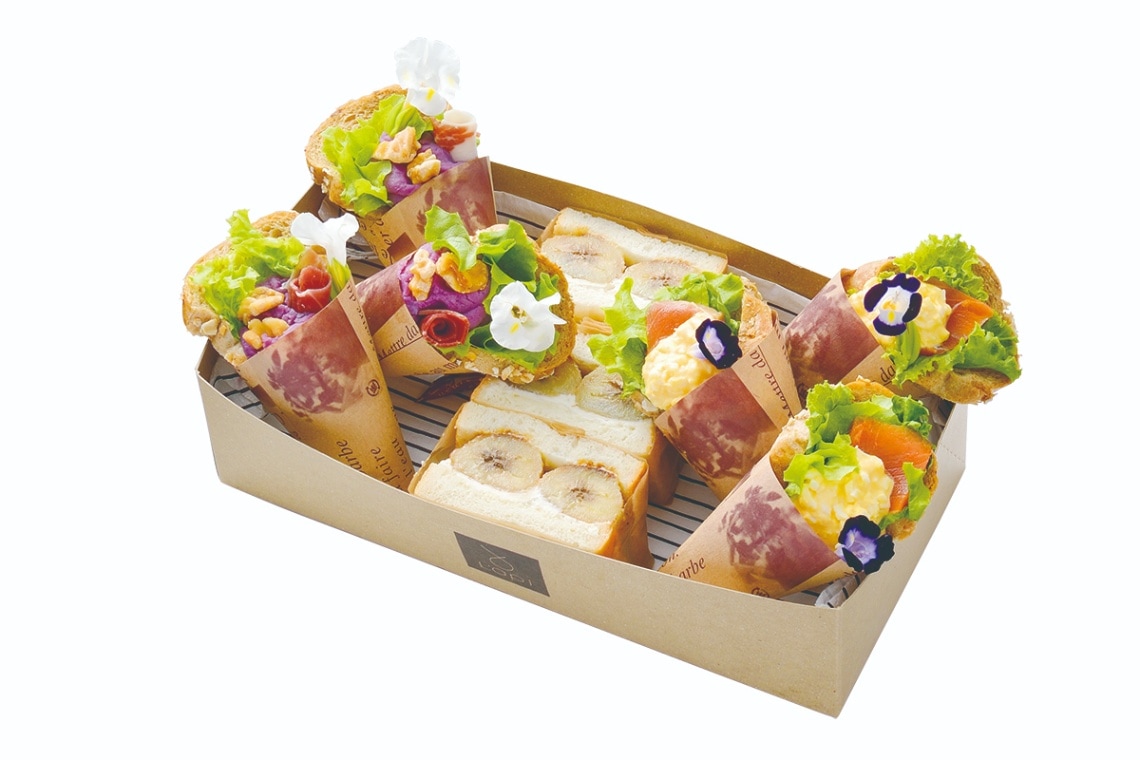 H-08.ハーフサイズBOX 花束仕立てのブーケサンド２種＆フルーツサンドイッチ