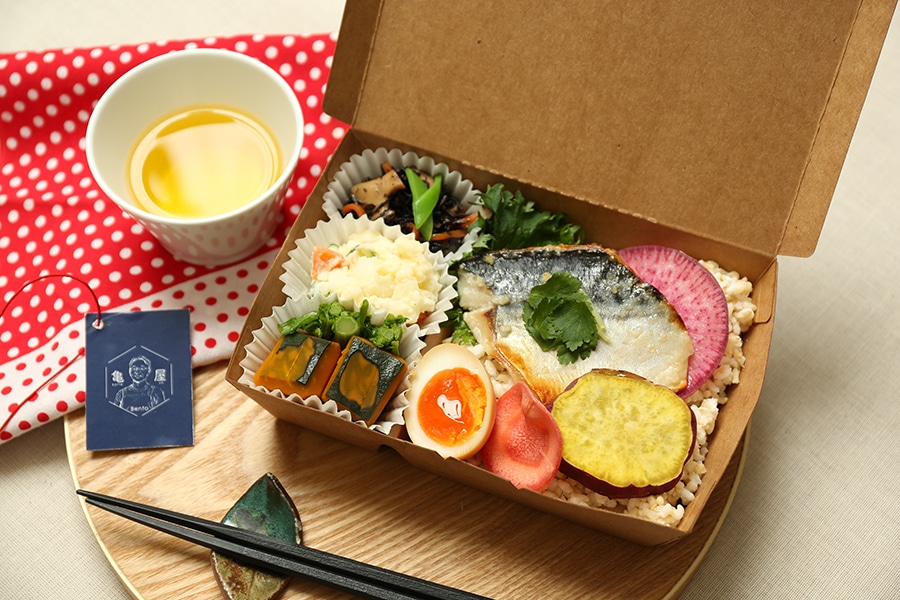 b-2 Bento亀屋 日替わり お魚 弁当