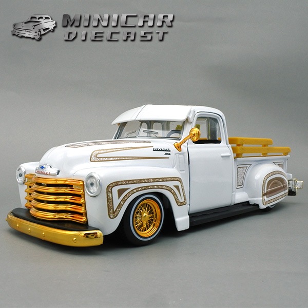 1/25 箱入り ミニカー 1950 CHEVROLET 3100 PICK UP ホワイト ゴールド