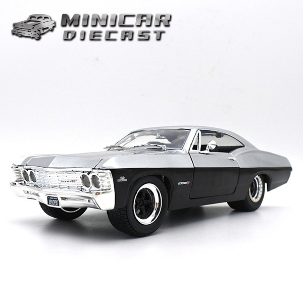 【箱付き】1:24 アメ車　ミニカー　セット 1/24 箱入り ミニカー 1967 CHEVROLET IMPALA SS シルバー ブラック