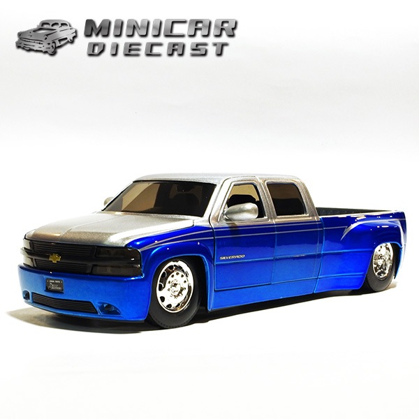 1/24 箱入り ミニカー 1999 CHEVROLET SILVERADO DUALLY メタリック