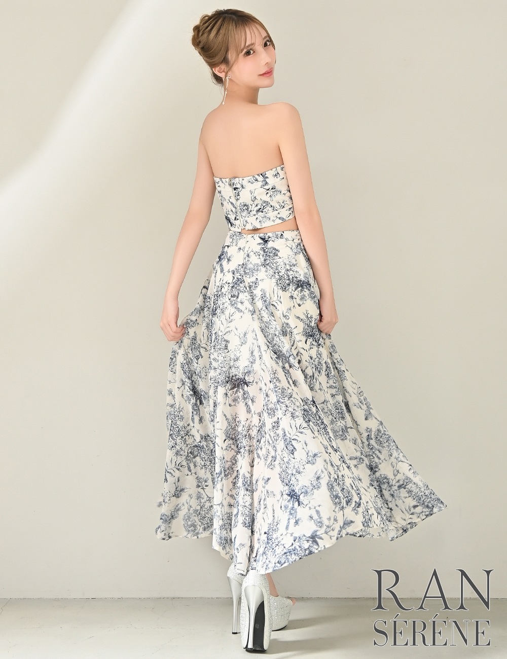 [即納][instock]【RAN SERENE】ロング/ドレス/ワンピース/ホワイト/ブルー/ベア/フレア/サイドカットアウト/柄/ボタニカル