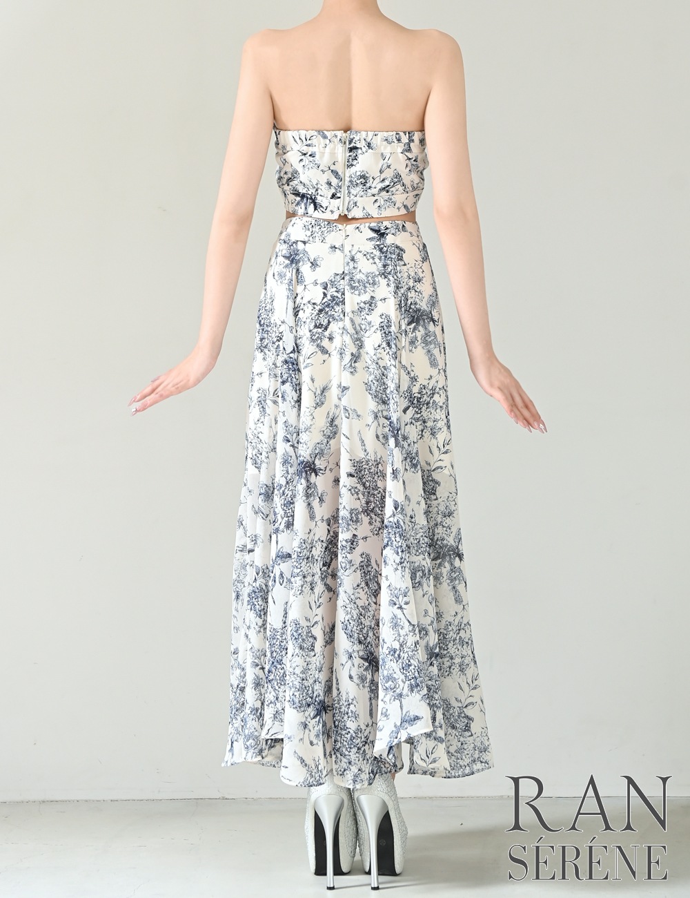 [即納][instock]【RAN SERENE】ロング/ドレス/ワンピース/ホワイト/ブルー/ベア/フレア/サイドカットアウト/柄/ボタニカル