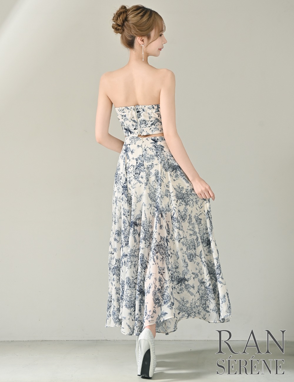 [即納][instock]【RAN SERENE】ロング/ドレス/ワンピース/ホワイト/ブルー/ベア/フレア/サイドカットアウト/柄/ボタニカル