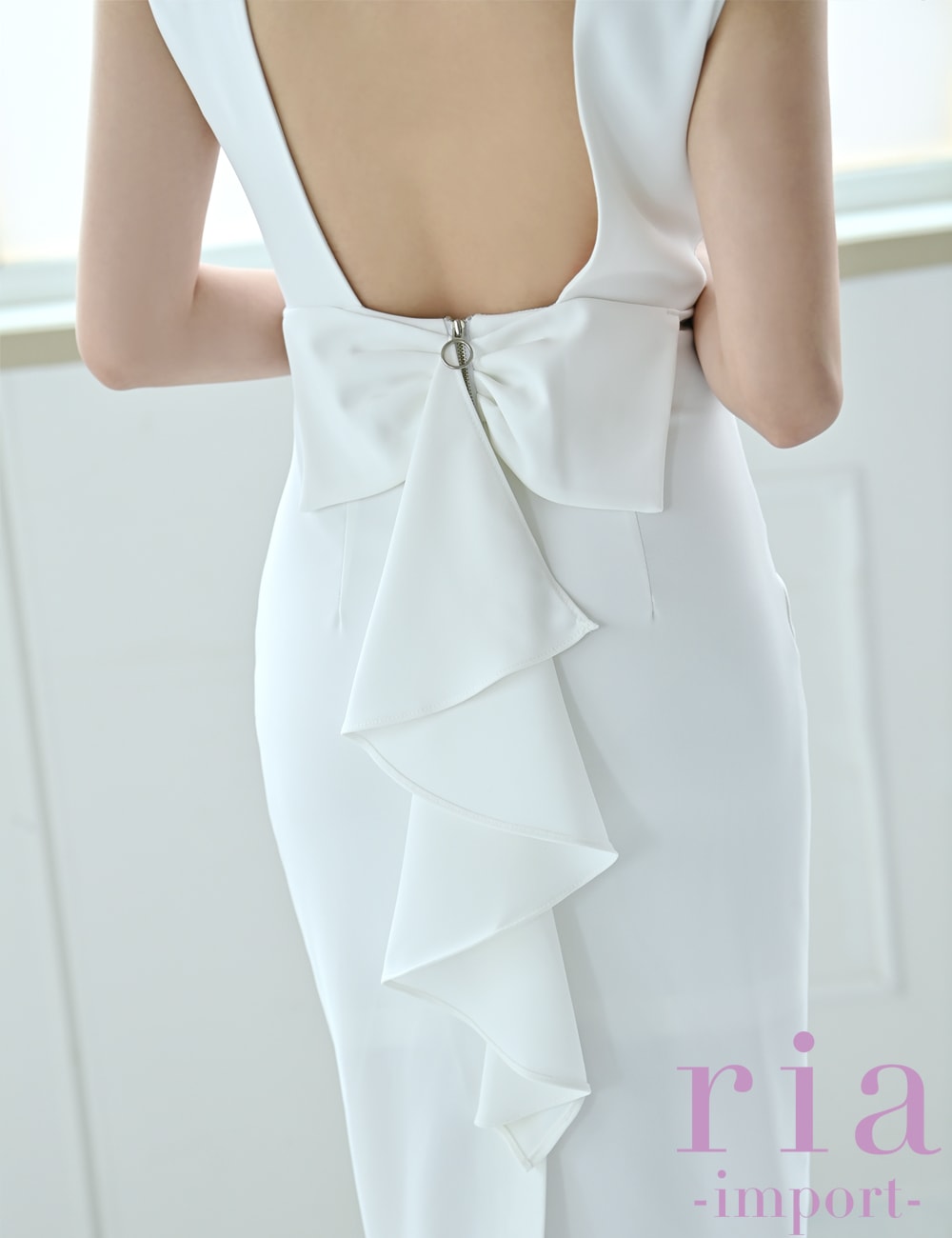 【ria】丈長/ドレス/ワンピース/ホワイト/ノースリーブ/背中あき/タイト/バックリボン/フリル