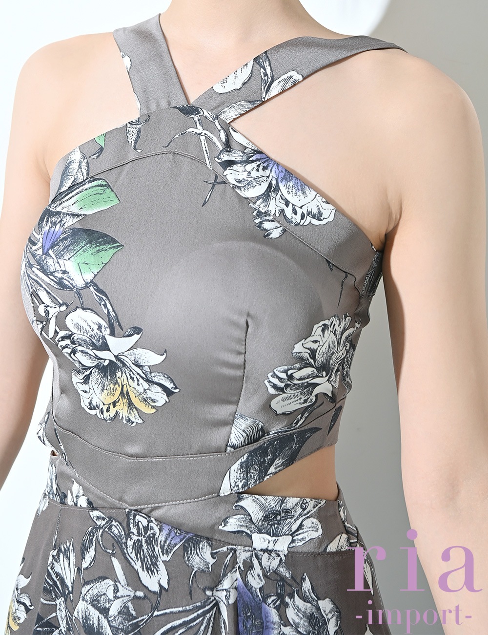 【ria】ロング/ドレス/モカ/グレー/ホルターネック/フレア/サイドカットアウト