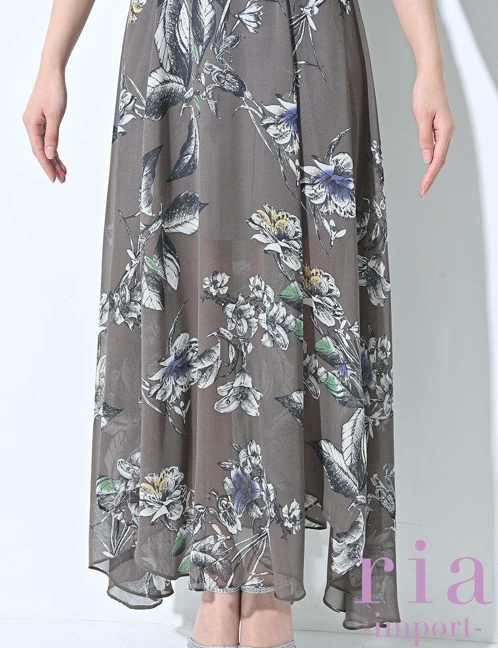 【ria】ロング/ドレス/モカ/グレー/ホルターネック/フレア/サイドカットアウト