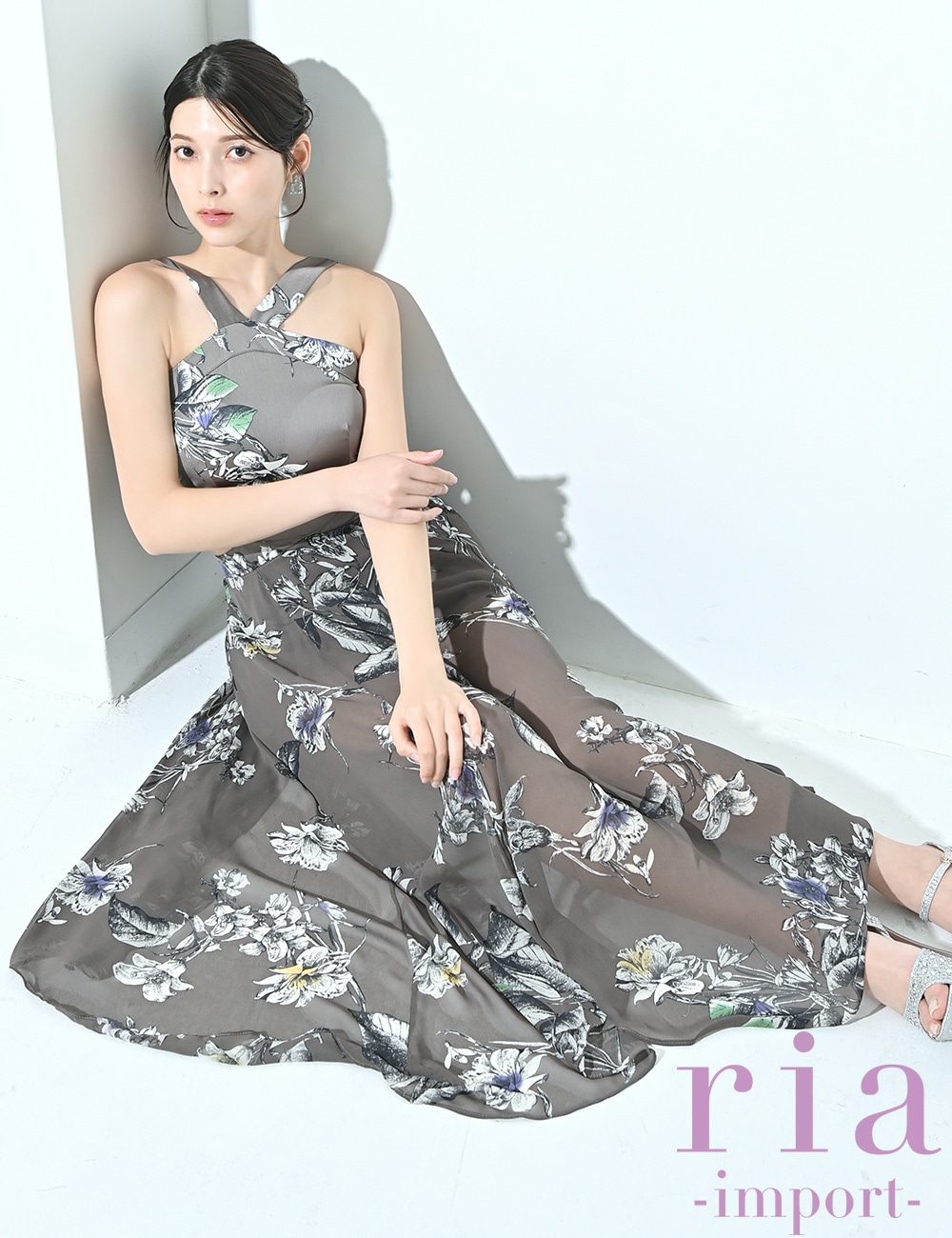 【ria】ロング/ドレス/モカ/グレー/ホルターネック/フレア/サイドカットアウト