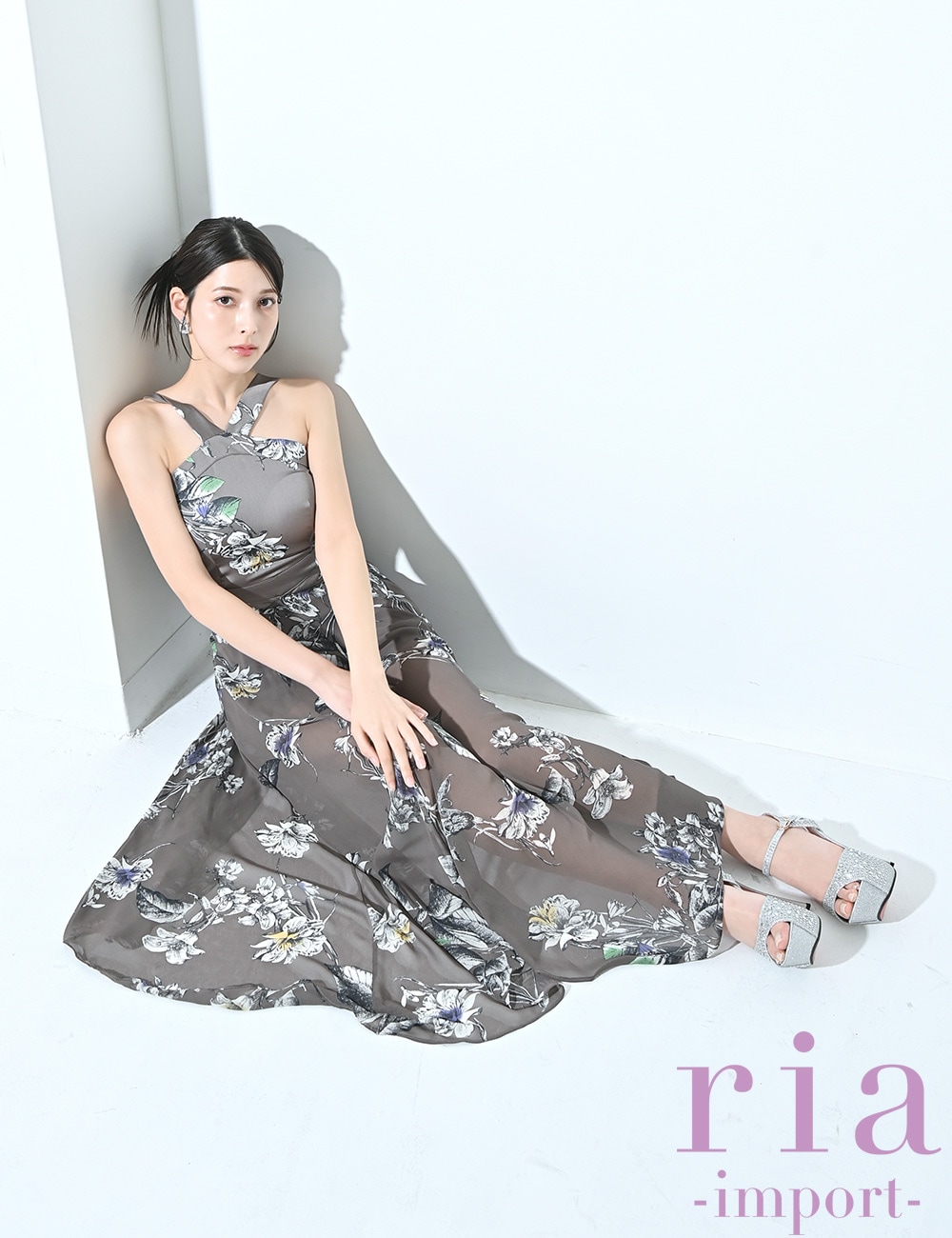 【ria】ロング/ドレス/モカ/グレー/ホルターネック/フレア/サイドカットアウト