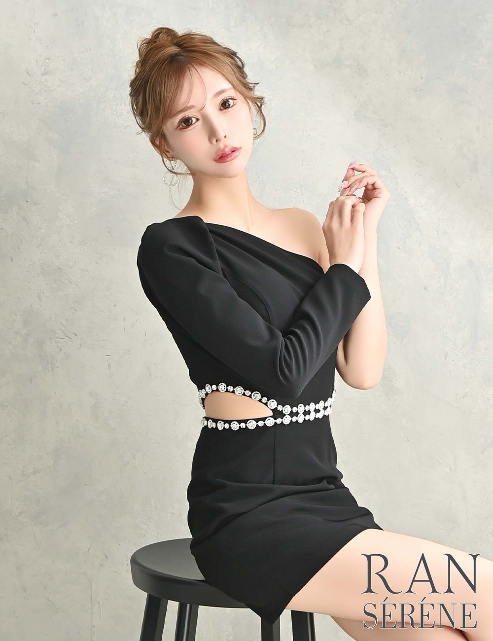 [即納][instock]【RAN SERENE】ミニ/ドレス/ワンピース/ブラック/ワンショル/袖あり/長袖/タイト/カットアウト/ビジュー