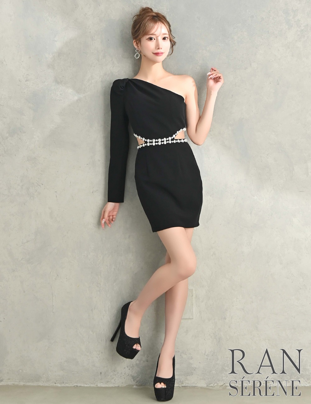[即納][instock]【RAN SERENE】ミニ/ドレス/ワンピース/ブラック/ワンショル/袖あり/長袖/タイト/カットアウト/ビジュー