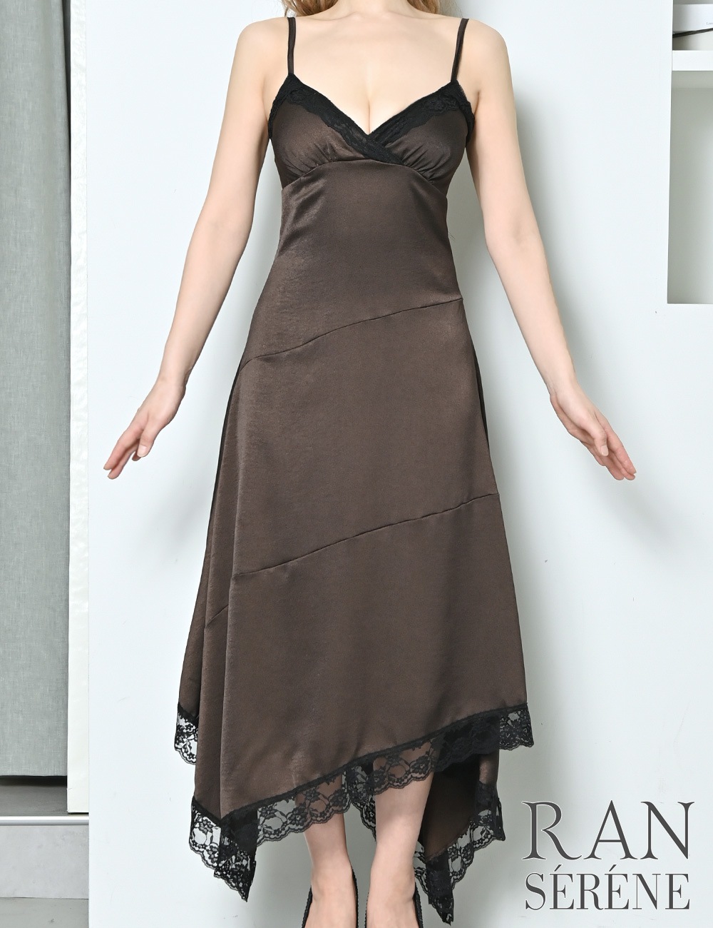 [Mのみ即納][instock]【RAN SERENE】丈長/ドレス/ワンピース/ブラック/ブラウン/キャミ/フレア/サテン/レース