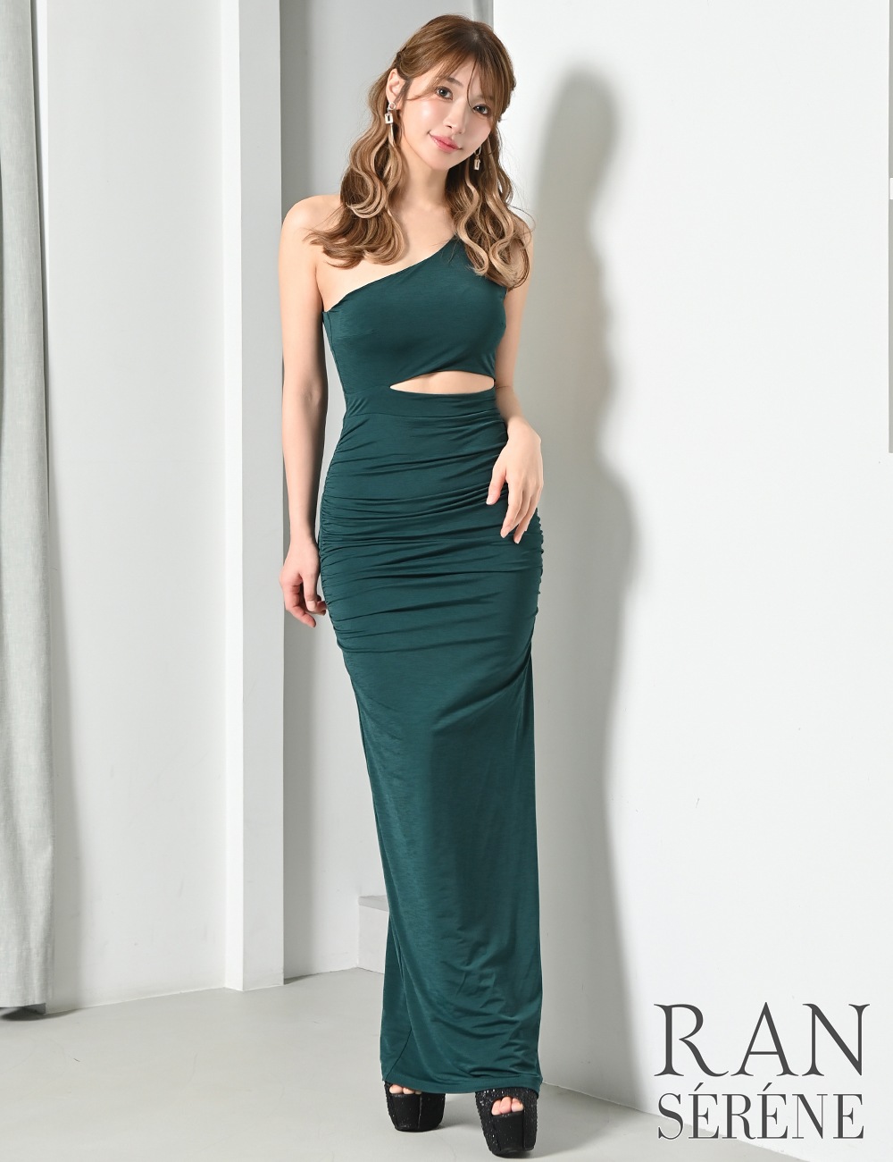 [Mのみ即納][instock]【RAN SERENE】ロング/ドレス/ワンピース/グリーン/ベア/タイト/ドレープ/スリット/ワンショル/ウエストカットアウト
