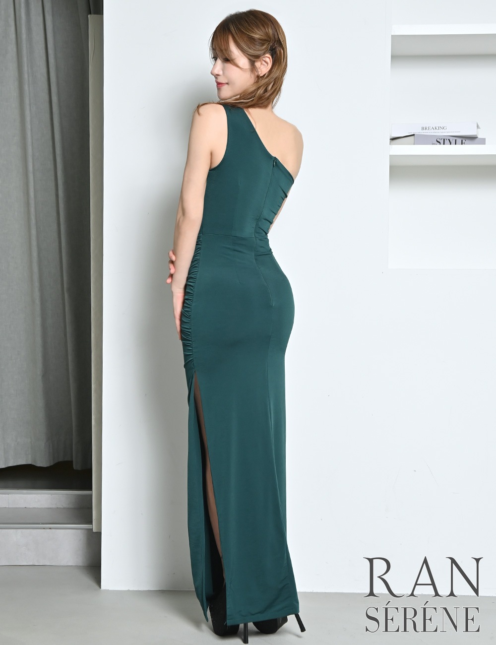 [Mのみ即納][instock]【RAN SERENE】ロング/ドレス/ワンピース/グリーン/ベア/タイト/ドレープ/スリット/ワンショル/ウエストカットアウト