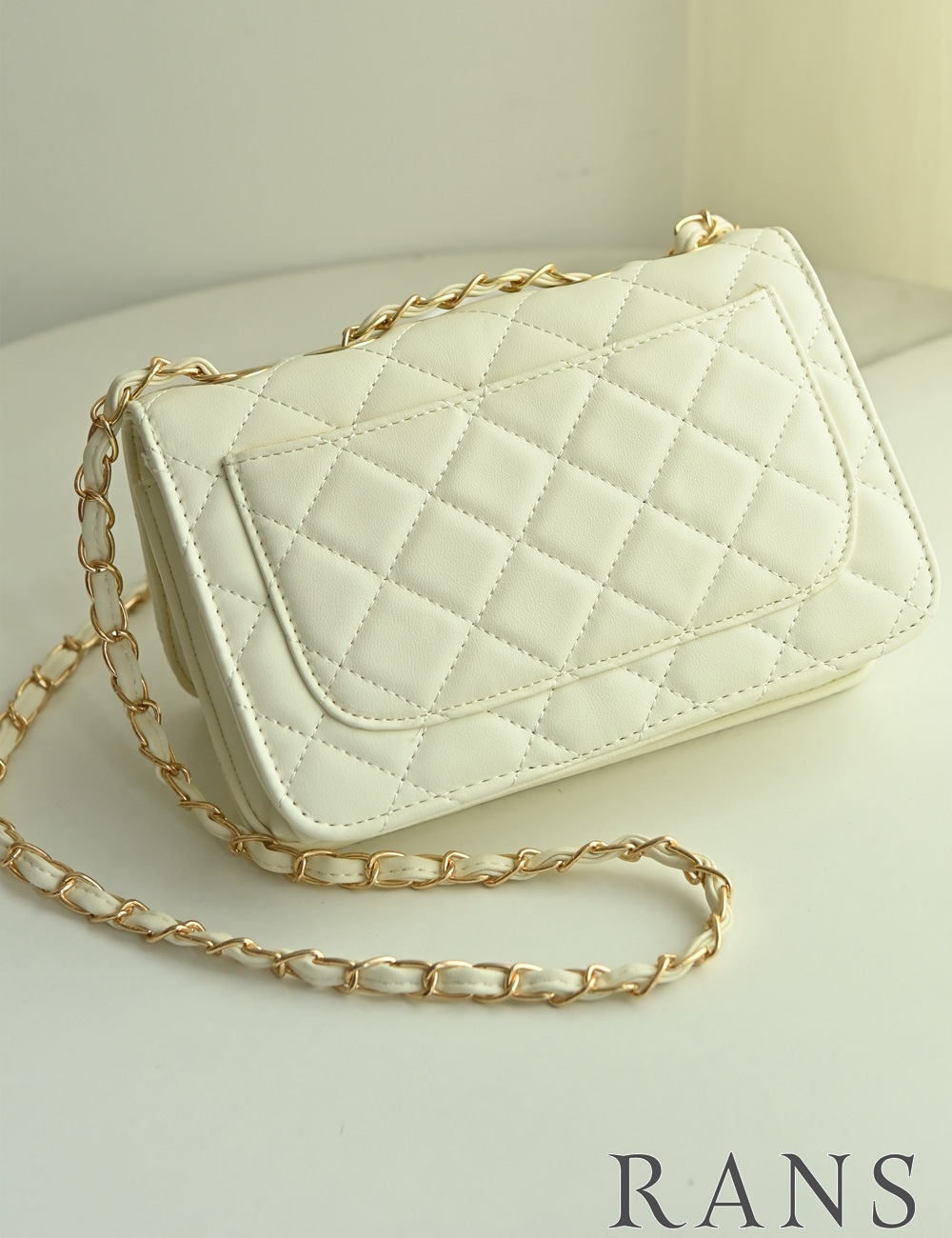 バッグ/ショルダーバッグ/ホワイト/ツイストロック/チェーン/キルティング