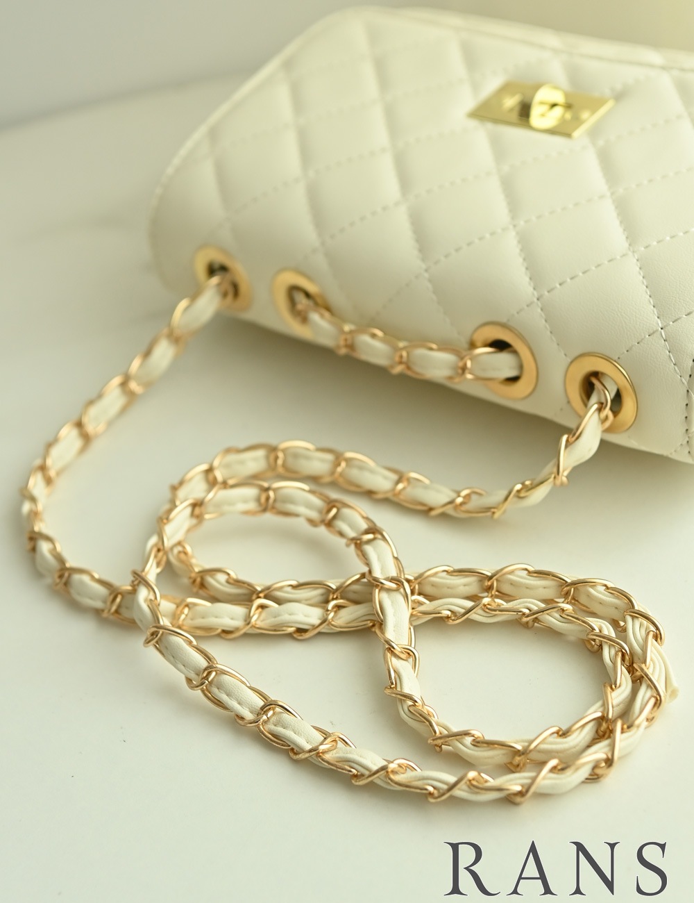 バッグ/ショルダーバッグ/ホワイト/ツイストロック/チェーン/キルティング