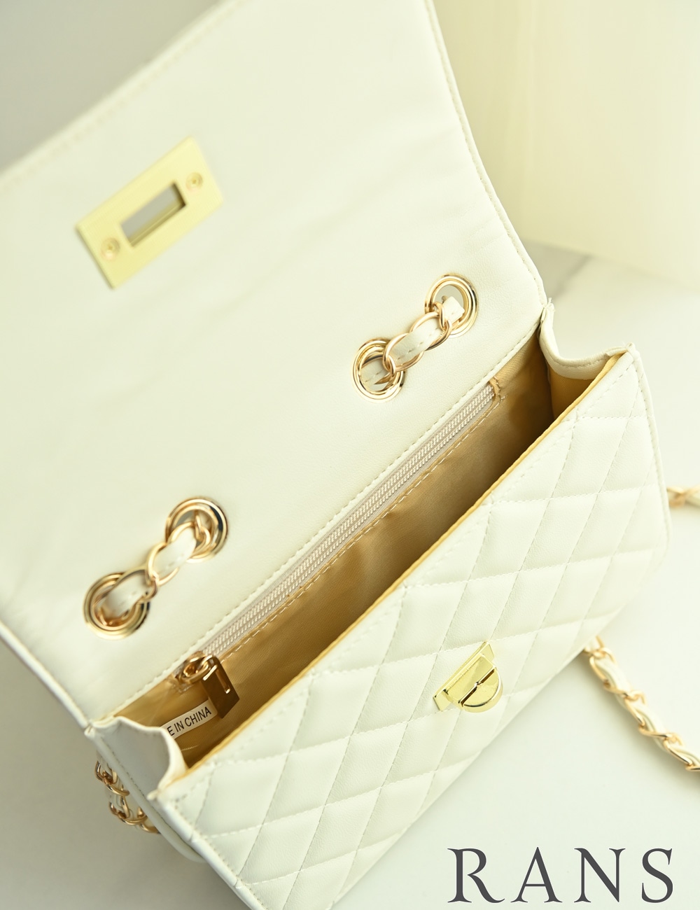 バッグ/ショルダーバッグ/ホワイト/ツイストロック/チェーン