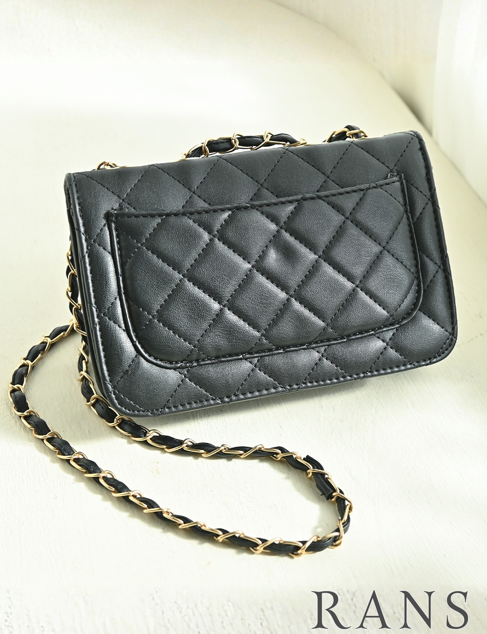 バッグ/ショルダーバッグ/ブラック/ツイストロック/チェーン/キルティング