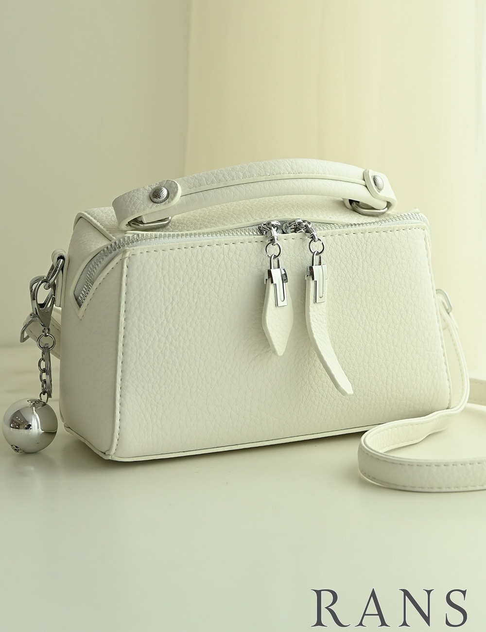 バッグ/ハンドバッグ/ショルダーバッグ/ホワイト/ダブルファスナー/ボックス/チャーム