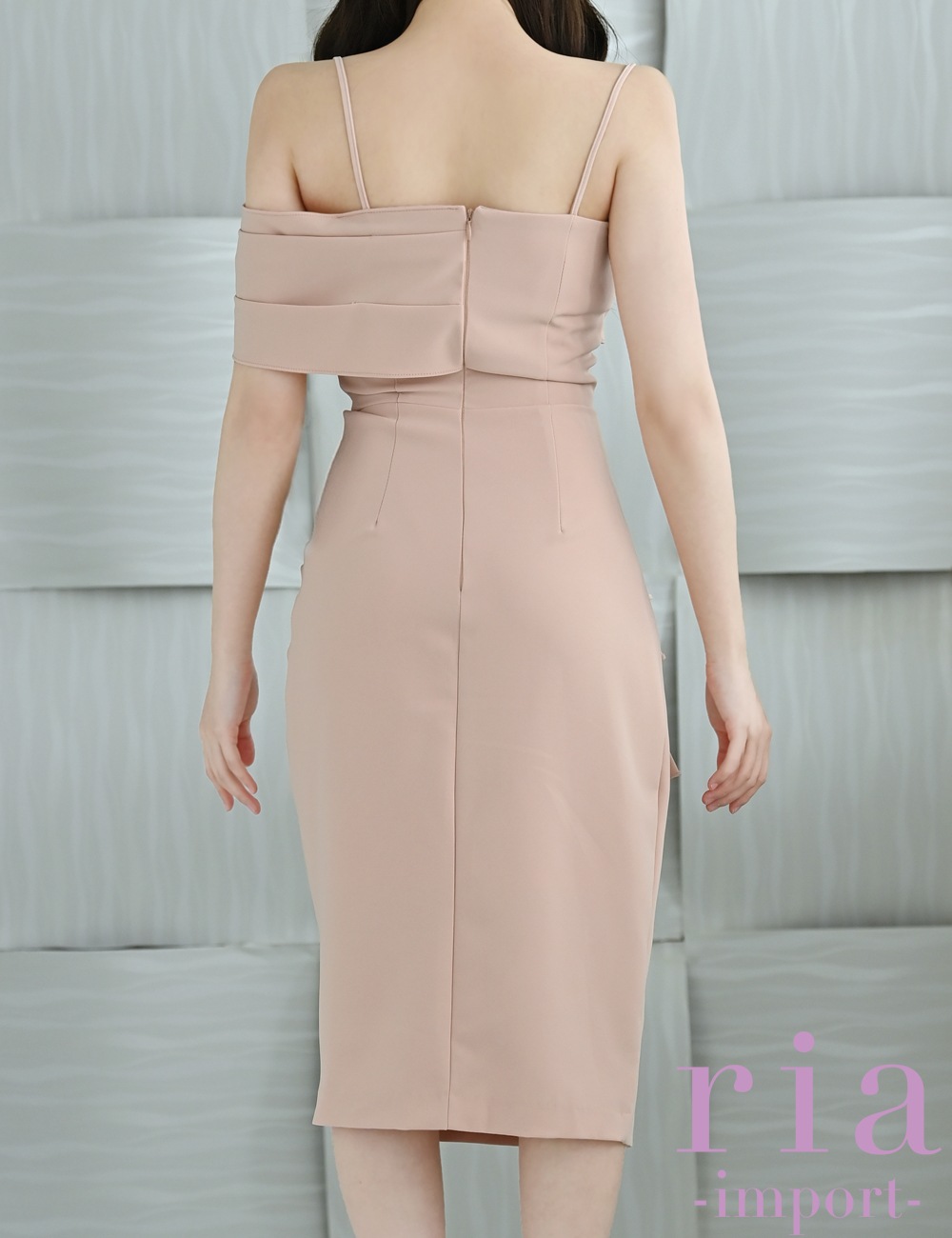 【ria】丈長/ドレス/ワンピース/ピンクベージュ/アシメ/フリル/タイト/前スリット/ワンショル