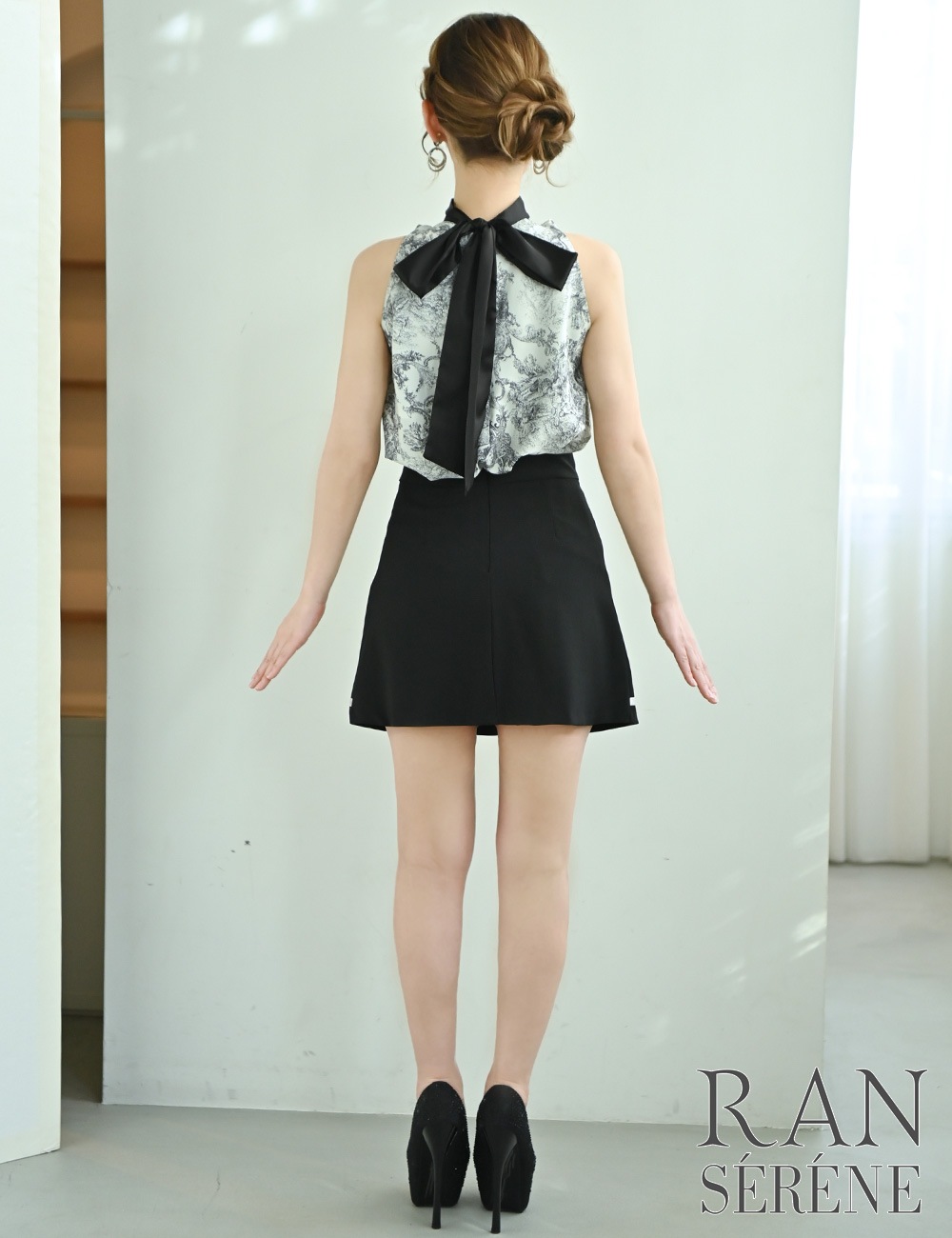 [Sのみ即納][instock]【RAN SERENE】ミニ/ドレス/セットアップ/ブラック/ホルターネック/フレア/プリーツ/柄/トワルドジュイ