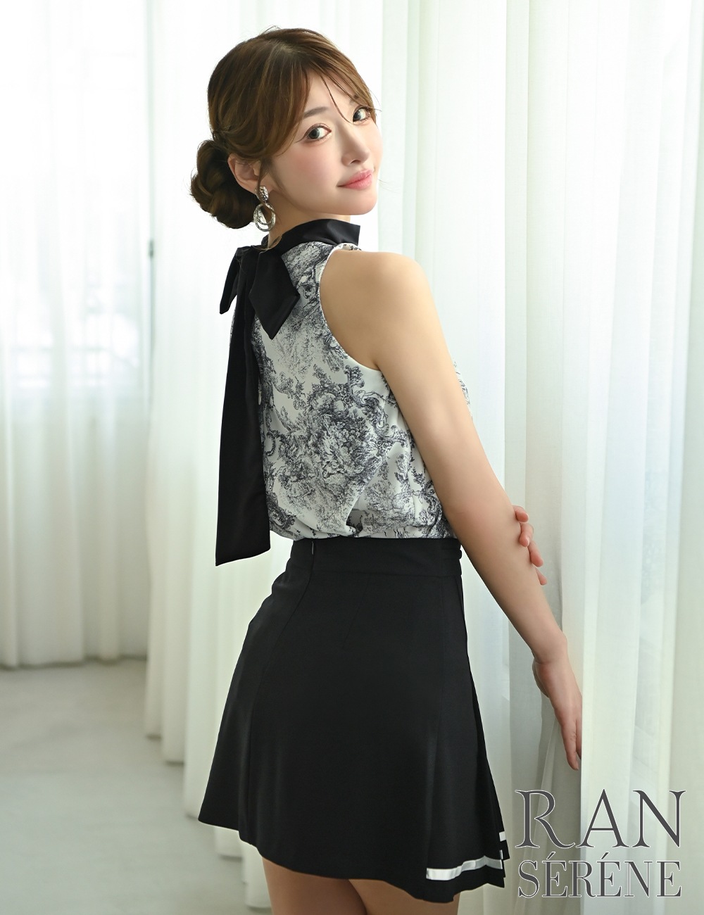 [Sのみ即納][instock]【RAN SERENE】ミニ/ドレス/セットアップ/ブラック/ホルターネック/フレア/プリーツ/柄/トワルドジュイ