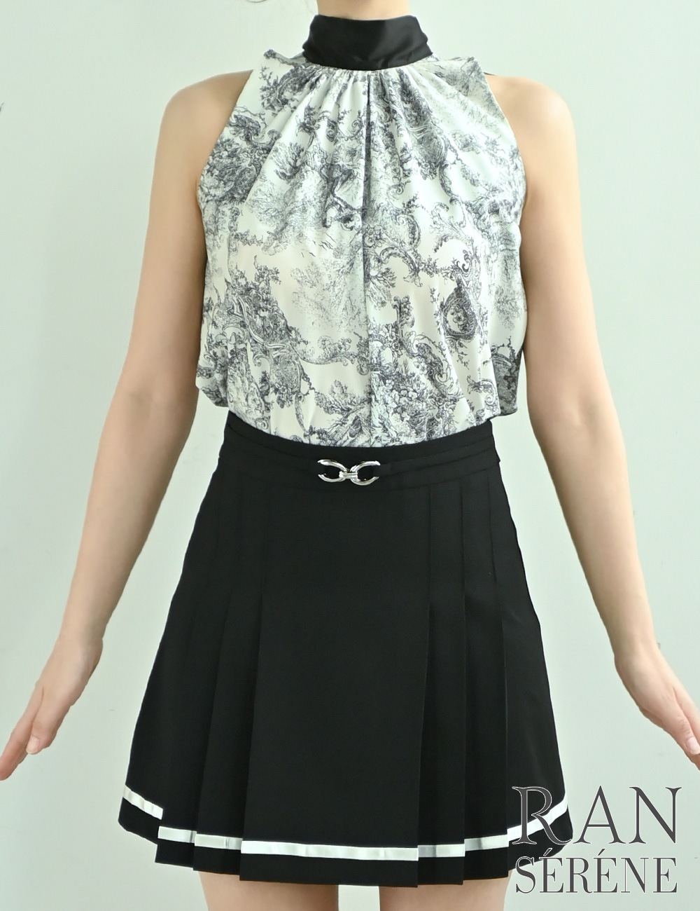 [Sのみ即納][instock]【RAN SERENE】ミニ/ドレス/セットアップ/ブラック/ホルターネック/フレア/プリーツ/柄/トワルドジュイ