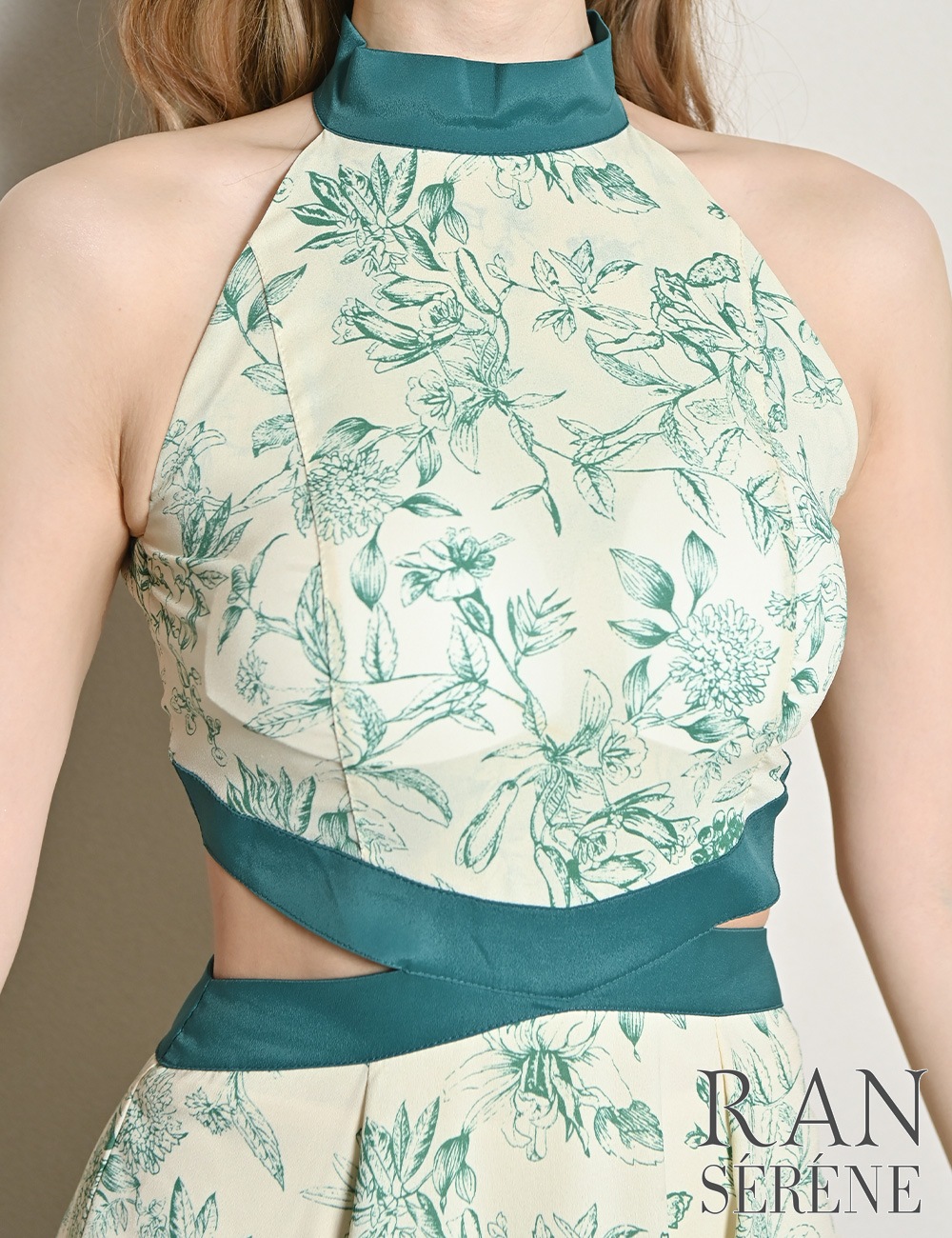 [即納][instock]【RAN SERENE】ロング/ドレス/グリーン/アメスリ/フレア/サイドカットアウト/柄/花柄