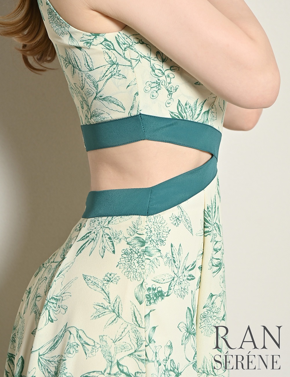[即納][instock]【RAN SERENE】ロング/ドレス/グリーン/アメスリ/フレア/サイドカットアウト/柄/花柄