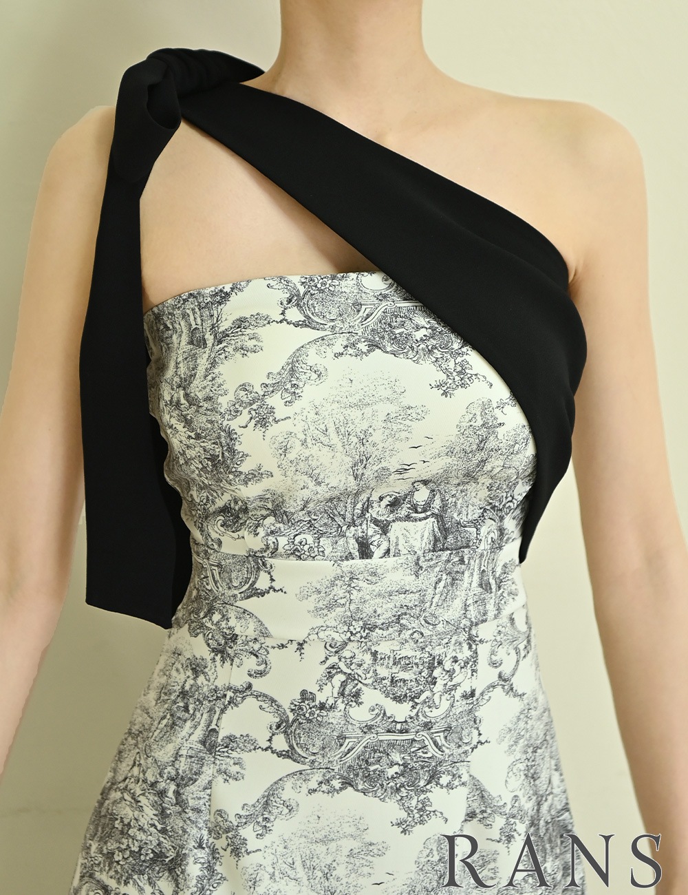 [即納][instock]【RANS】ミニ/ドレス/ワンピース/ブラック/ワンショル/フレア/柄/トワルドジュイ