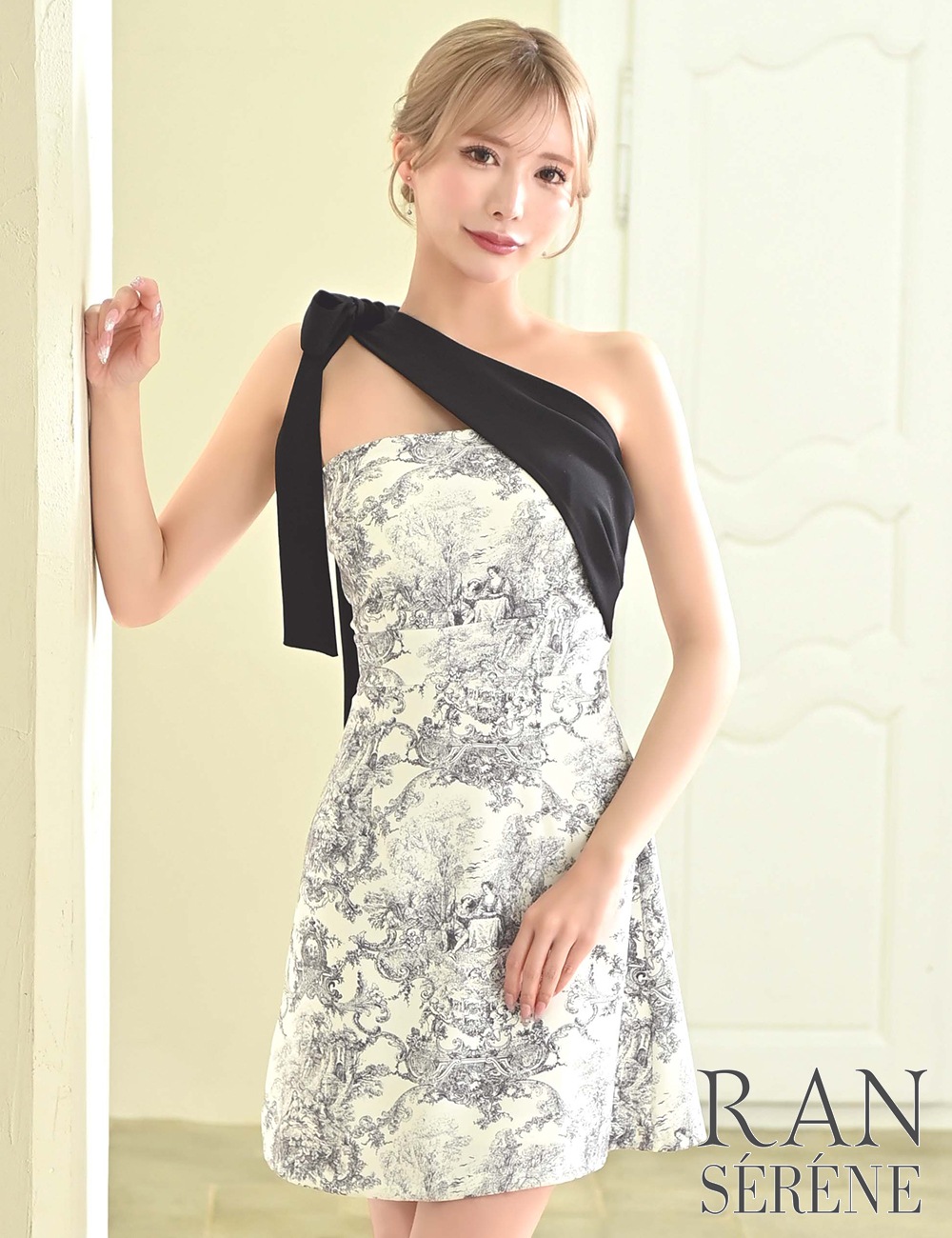 [Sのみ即納][instock]【RAN SERENE】ミニ/ドレス/ワンピース/ブラック/ワンショル/フレア/柄/トワルドジュイ