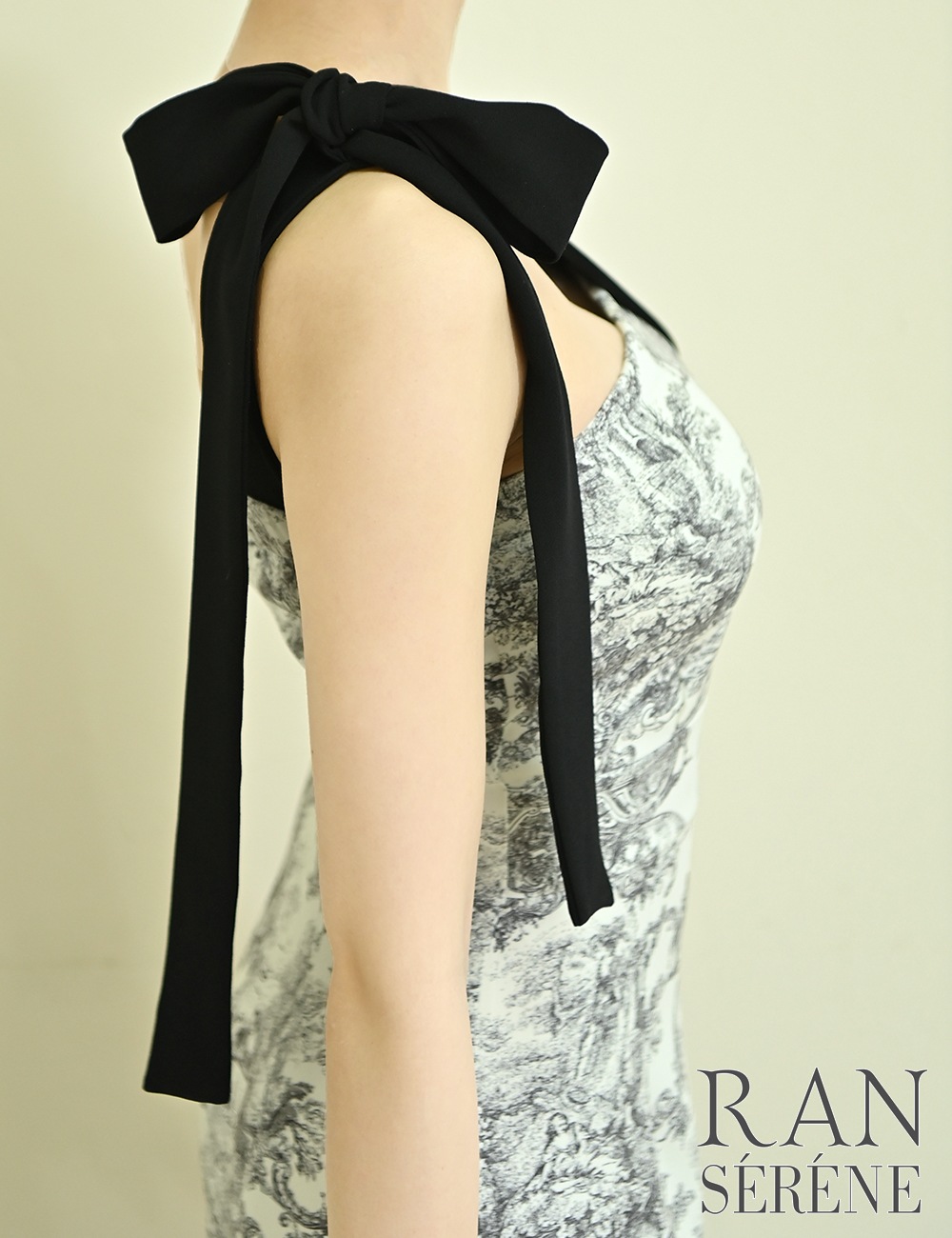 [Sのみ即納][instock]【RAN SERENE】ミニ/ドレス/ワンピース/ブラック/ワンショル/フレア/柄/トワルドジュイ