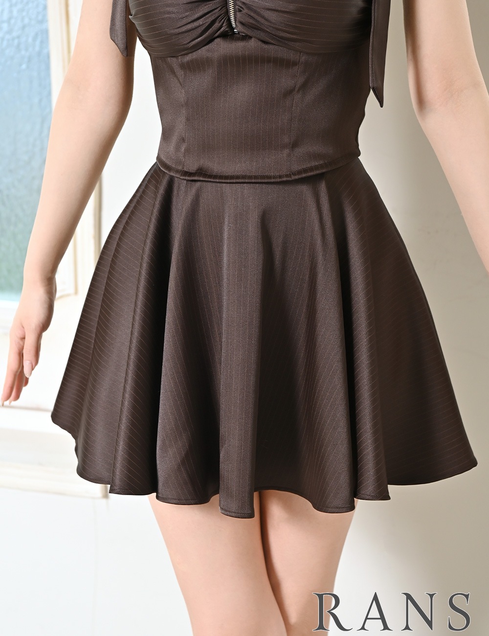 [即納][instock]【RANS】ミニ/ドレス/セットアップ/ブラウン/ベア/フレア/サテン/ドレープ/柄/ストライプ