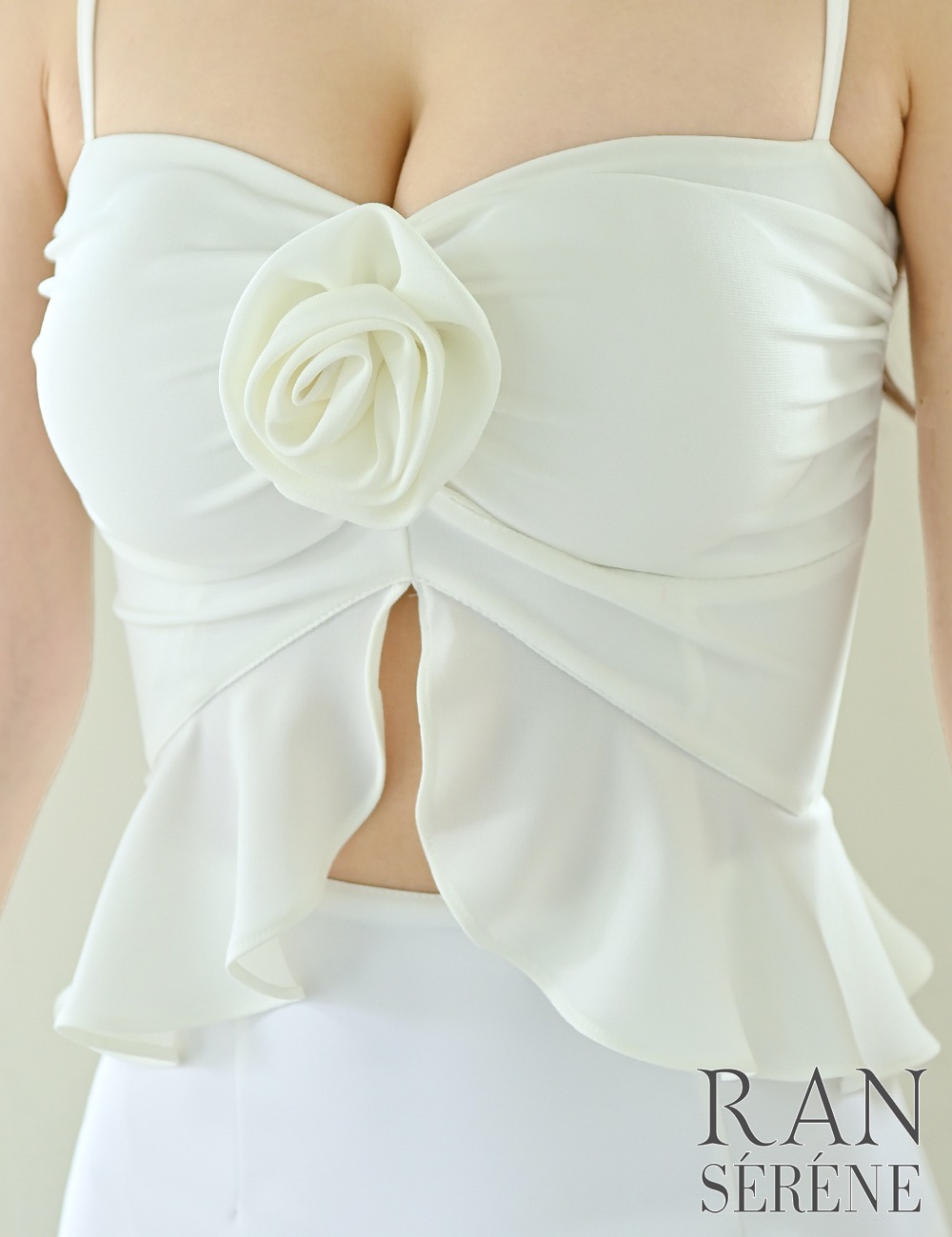 [Mのみ即納][instock]【RAN SERENE】ミニ/ドレス/ワンピース/ホワイト/キャミ/タイト/カットアウト/コサージュ/ローズ