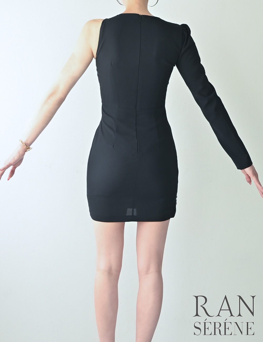 [即納][instock]【RAN SERENE】ミニ/ドレス/ワンピース/ブラック/ワンショル/袖あり/長袖/タイト/ファスナー/スリット