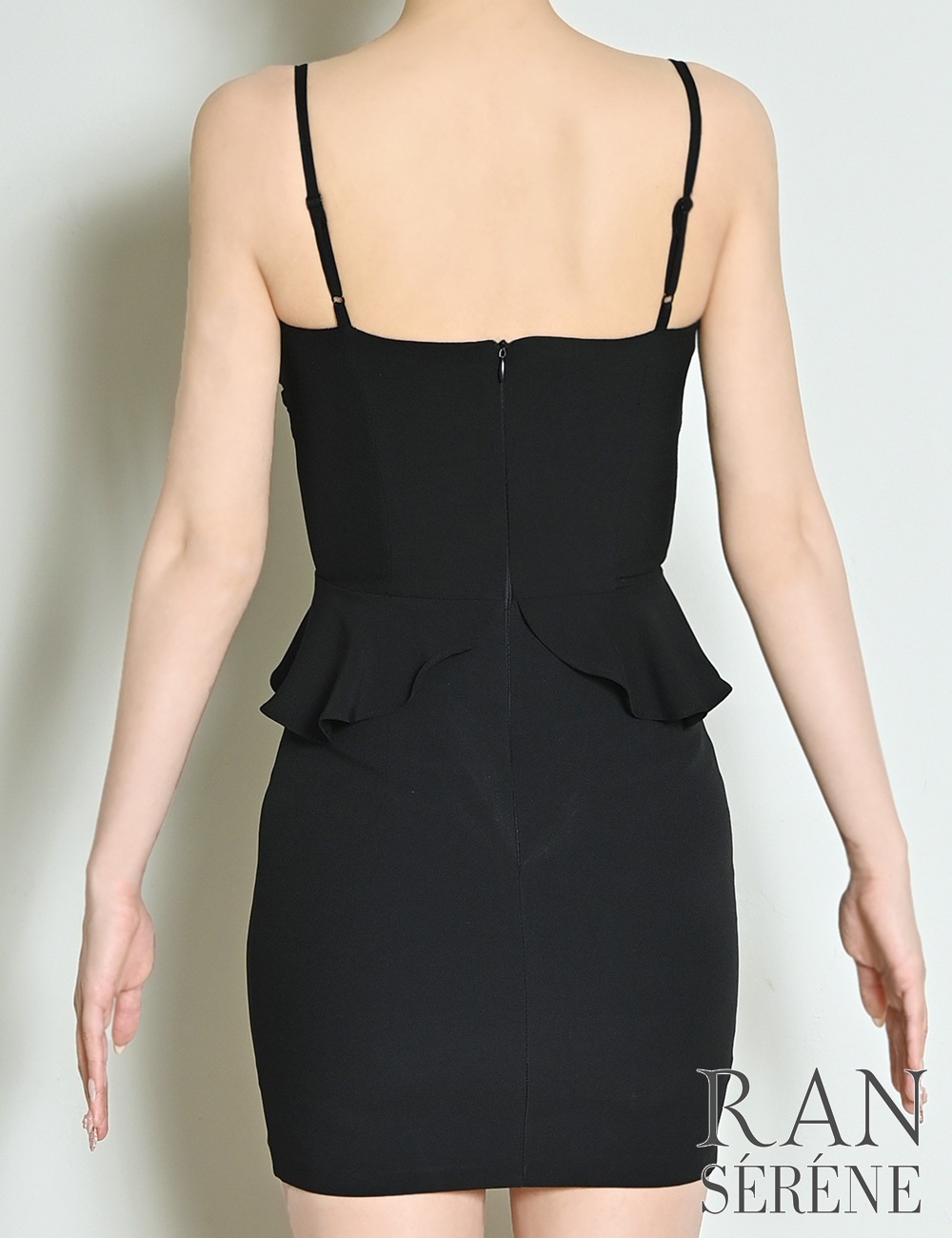 [即納][instock]【RAN SERENE】ミニ/ドレス/ワンピース/ブラック/キャミ/タイト/カットアウト/コサージュ/ローズ